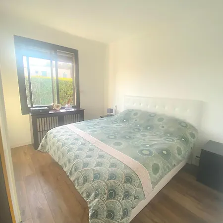 A 800m De La Du Brusc فيلة سيكس-فور-لو-بلاج